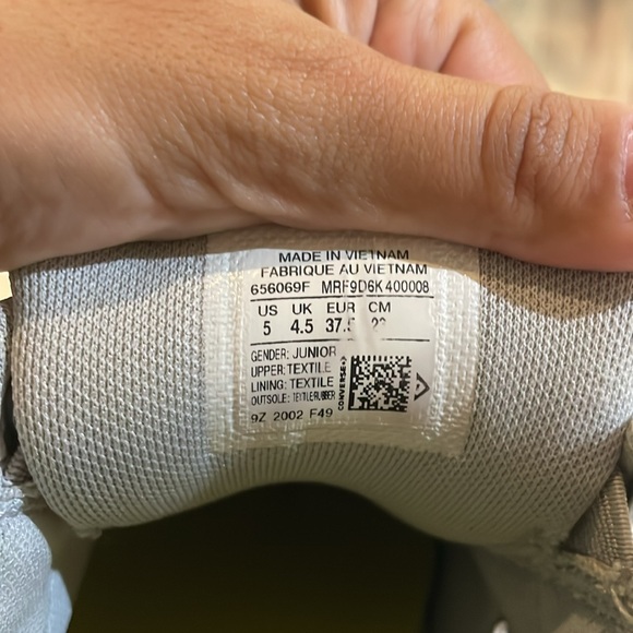 White Converse - Picture 4 of 4